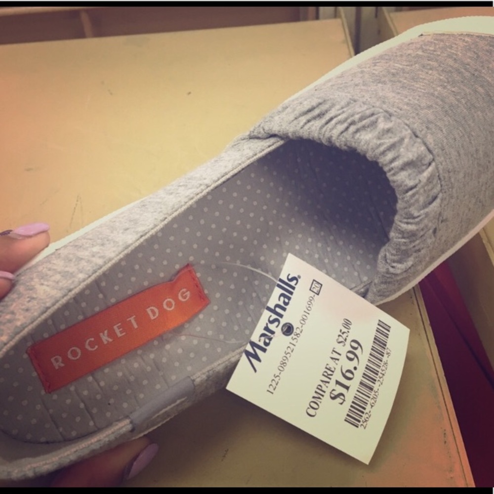 Flat shoes
